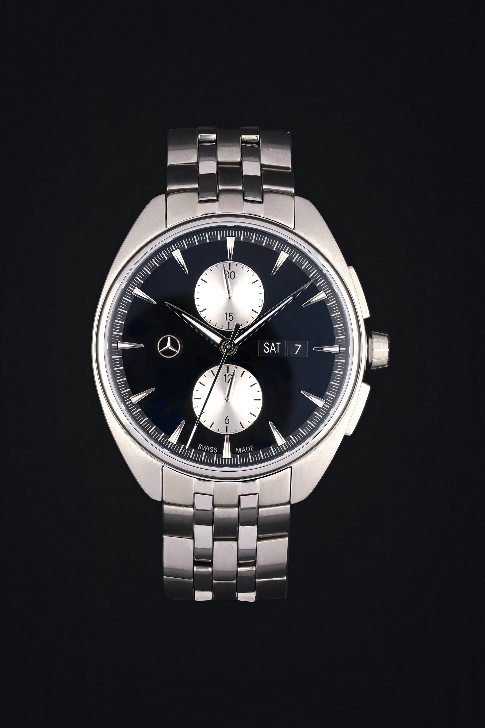 Mercedes-Benz watches in the Collection Shop | Mercedes-Benz Close-up of the Mercedes-Benz automatic chronograph showing its clear, refined design.