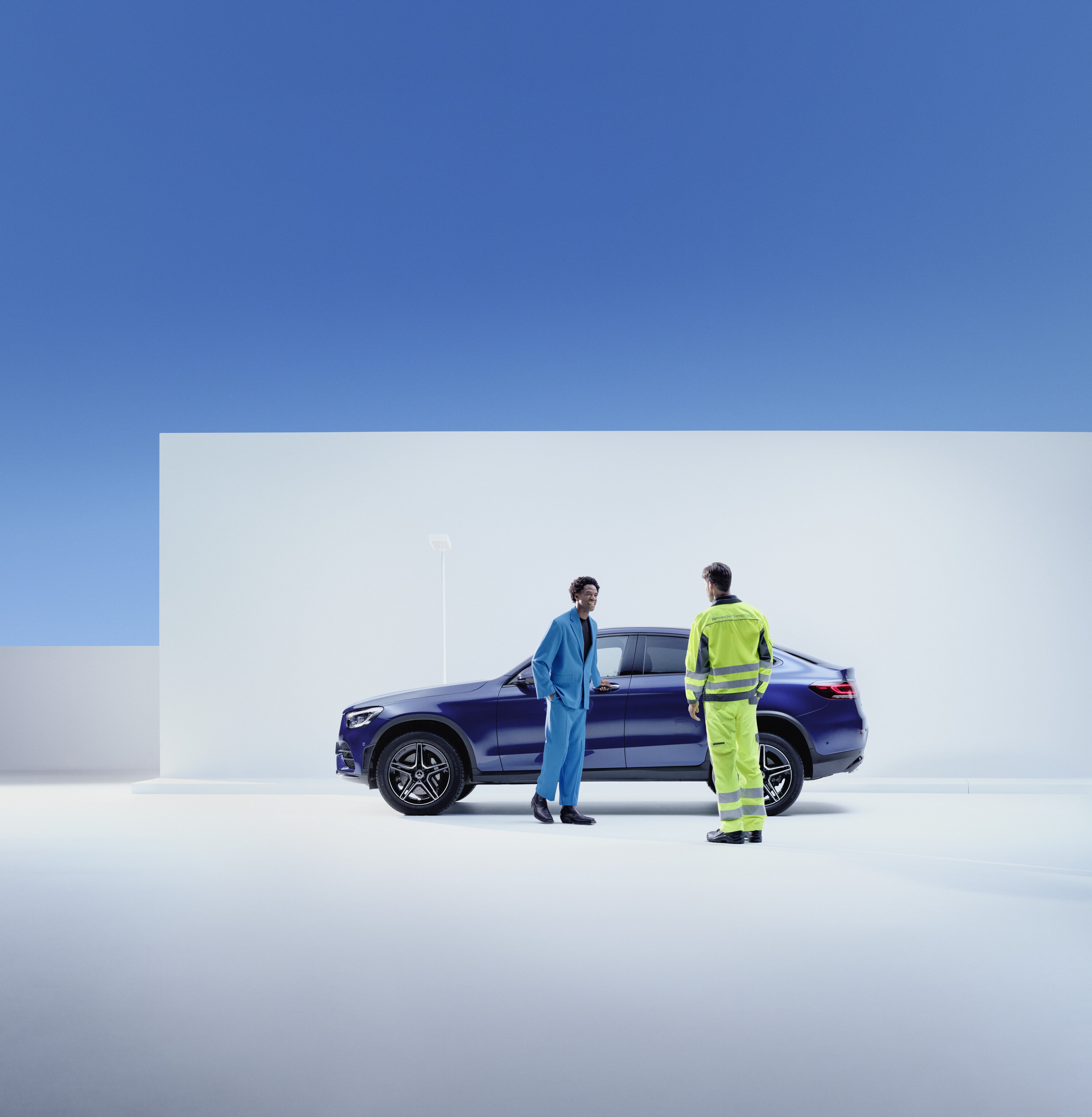 Roadside Assistance | Mercedes-Benz Mercedes-Benz service Person stands next to a man on the side of his Mercedes-Benz